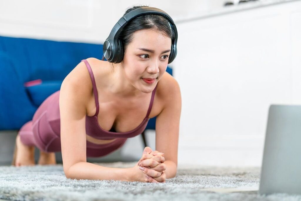 entrenamiento-casa-ejercicios-mejorar-salud-sin-equipo-plancha